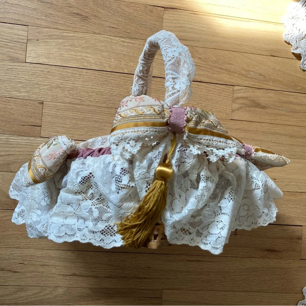 NWT Saks Fifth Avenue; Made in England. Heart shaped vintage lined wicker basket